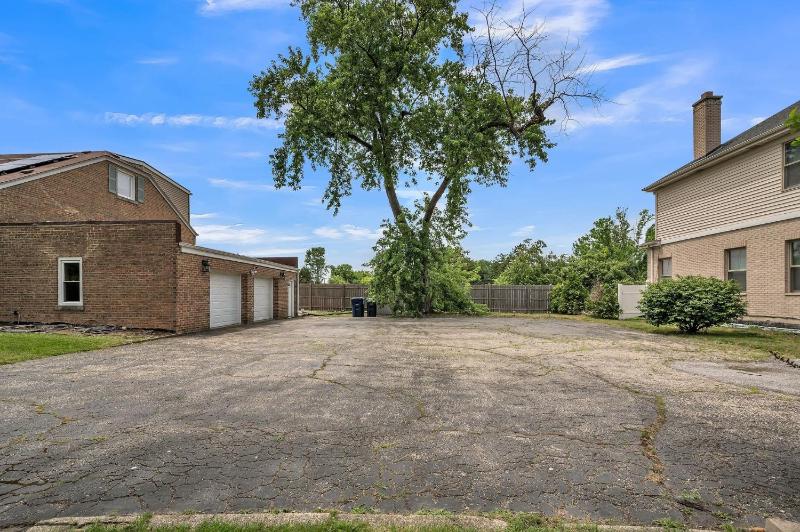 Five-Bedroom House image 2