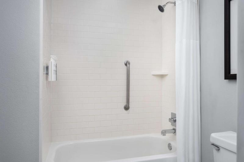 King Suite with Spa Bath - Non-Smoking image 4