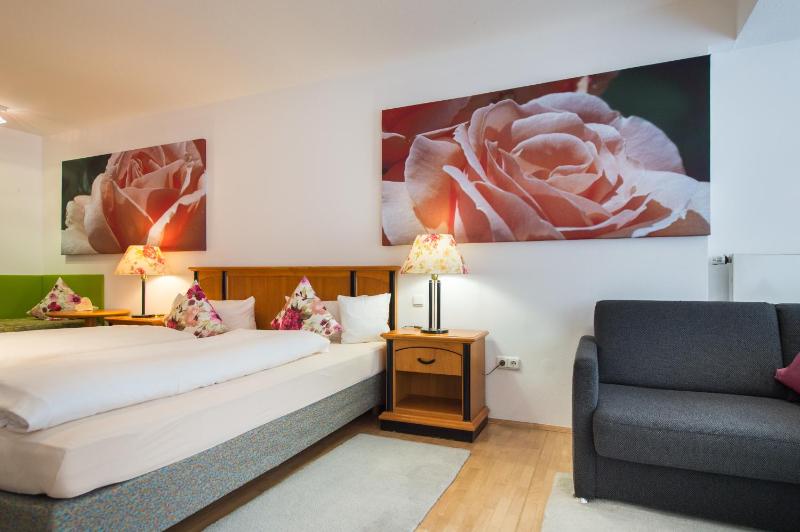 Quadruple Room image 2