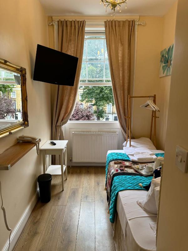 Single Room image 3