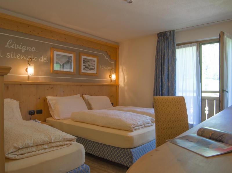 Triple Room with Balcony image 3