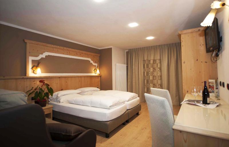 Quadruple Room with Balcony image 3