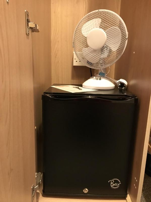 Single Room image 3