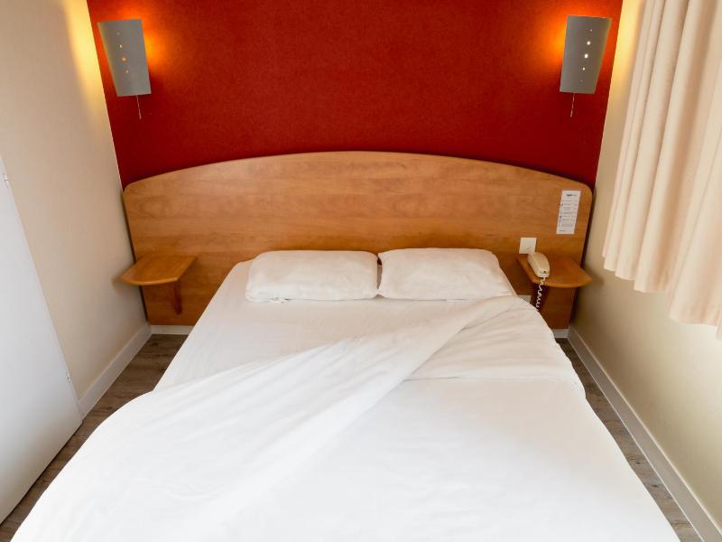 Small Double Room image 3
