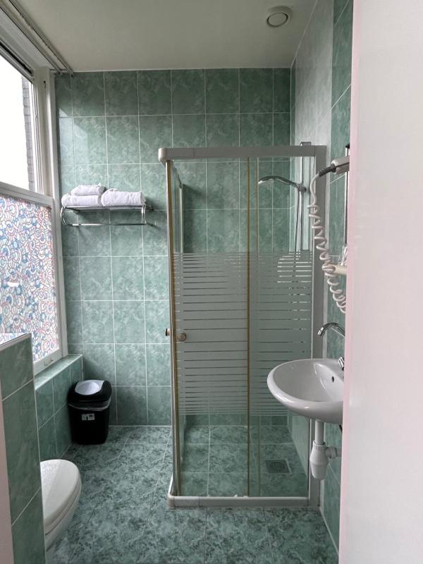 Double Room with Private Bathroom image 1