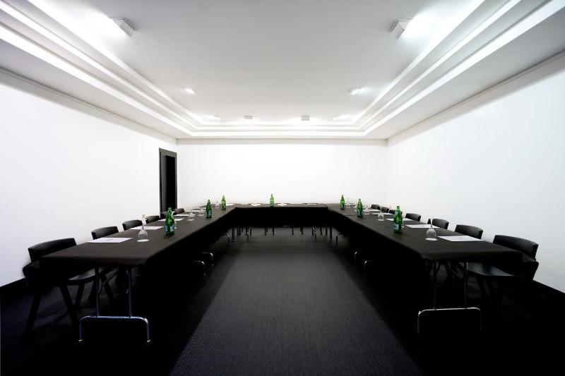 Hotel Clarin - image 30