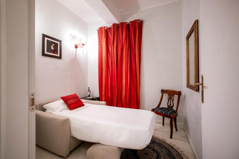 Luxury Suite image 3