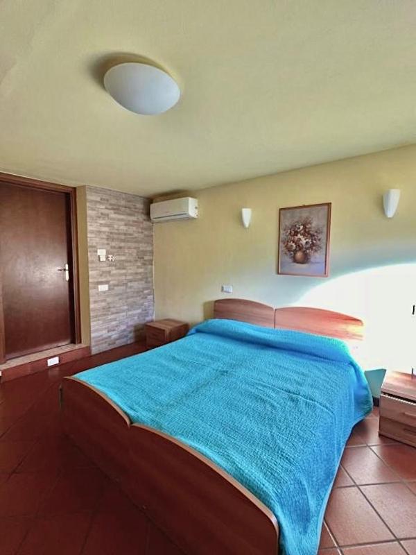 Standard King Room image 3