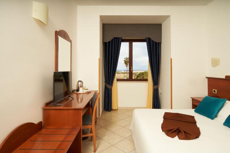 Superior Double or Twin Room with Balcony image 2
