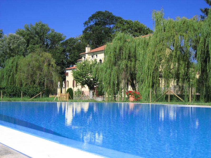 Double or Twin Room with Garden View image 1