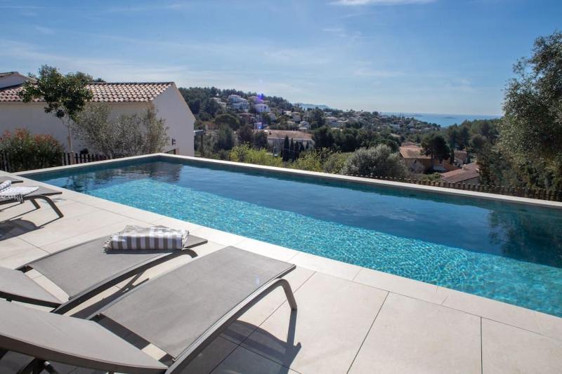 Villa Karma Vue mer Piscine - image 9