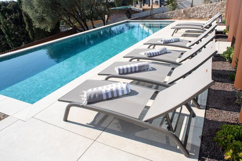Villa Karma Vue mer Piscine - image 8