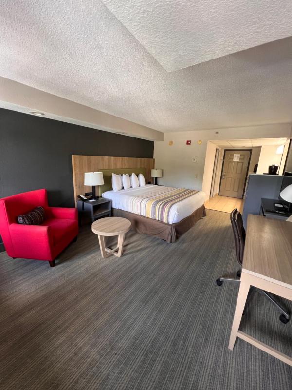Premium King Room with Balcony - Disability Access/Non-Smoking image 1