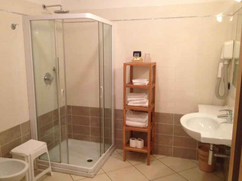 Quadruple Room with Balcony image 3