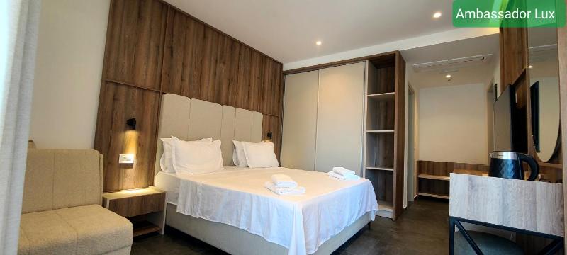 Double Room image 3