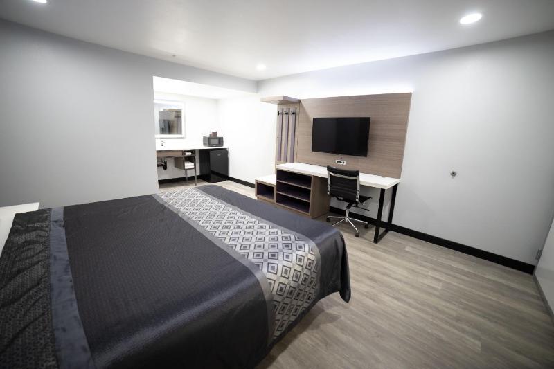 King Room - Non-Smoking image 1