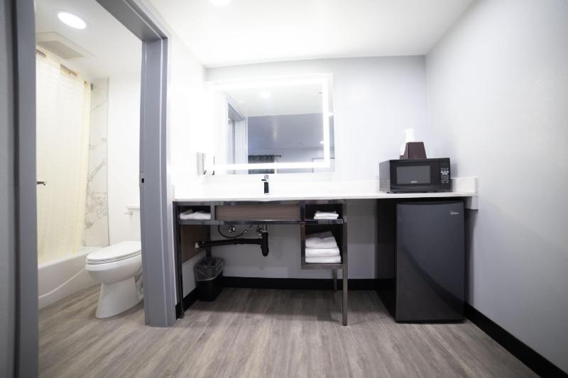 Room with Two Double Beds - Non-Smoking image 2