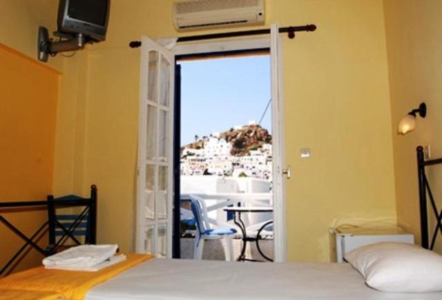 Twin Room image 1