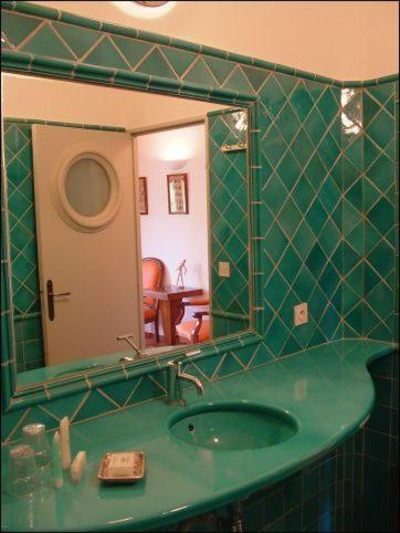 Superior Double Room with Balcony image 4