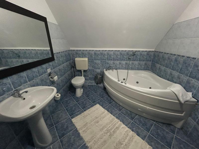 Double Room image 2