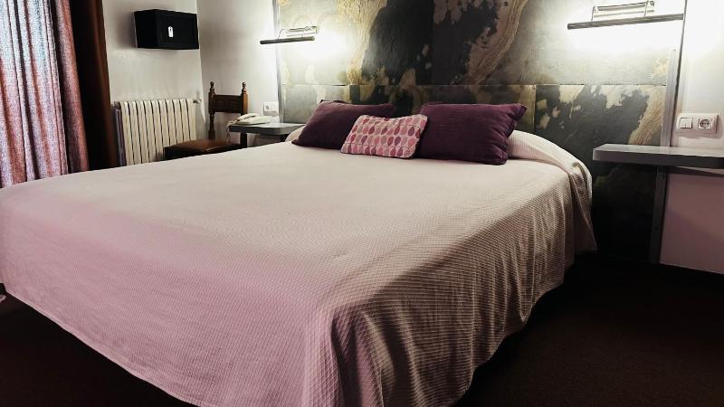 Superior Double Room image 3