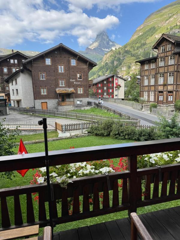 Classic Family Apartment with Matterhorn View image 1