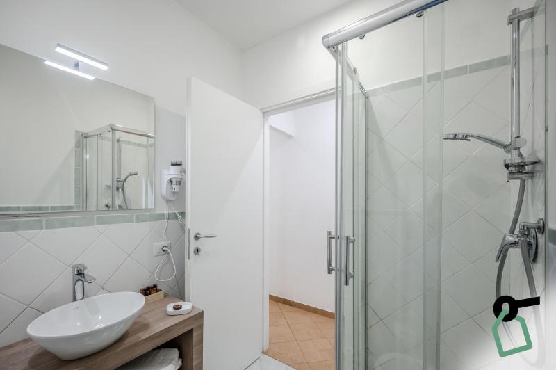 Double or Twin Room with Private External Bathroom image 2