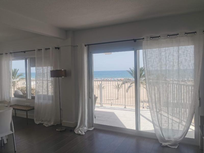 APARTAMENTO SOL Y MAR Primera Linea - image 7