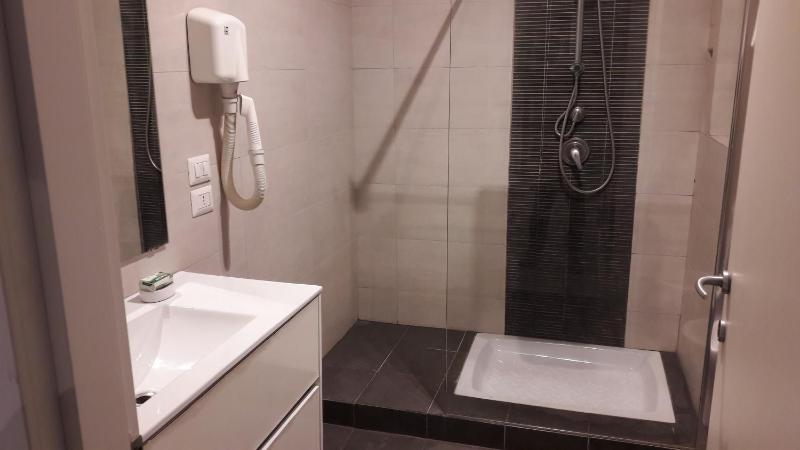 Quadruple Room with Terrace image 2