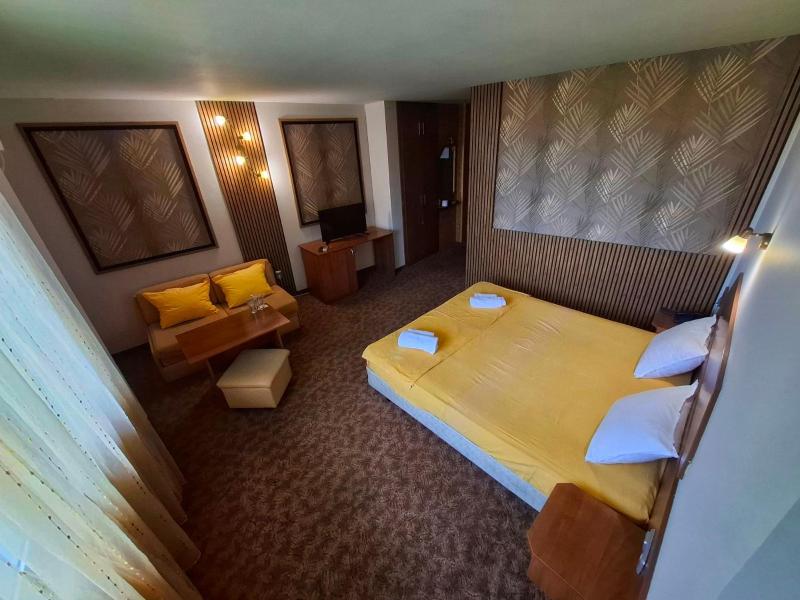 Deluxe Double Room image 1