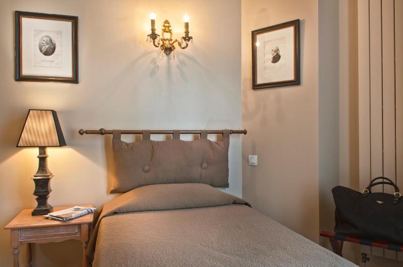 Standard Single Room image 4