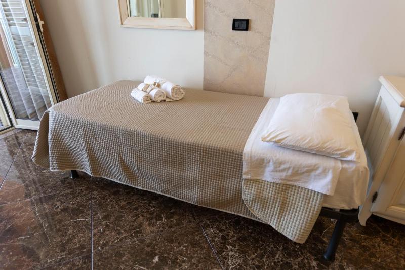 Deluxe Triple Room with Sea View image 1