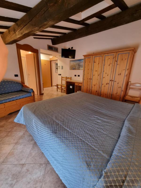 Quadruple Room image 4