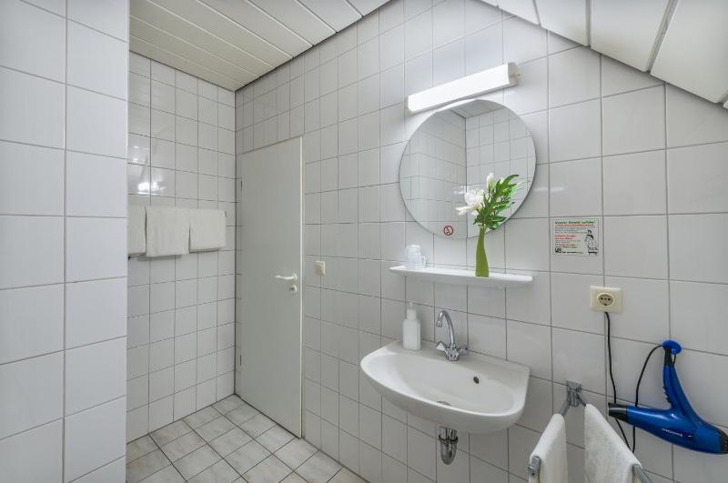 Economy Single Room image 4