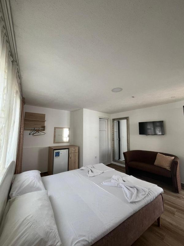 Budget Double Room image 3
