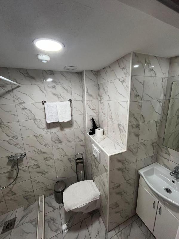 Budget Double Room image 4