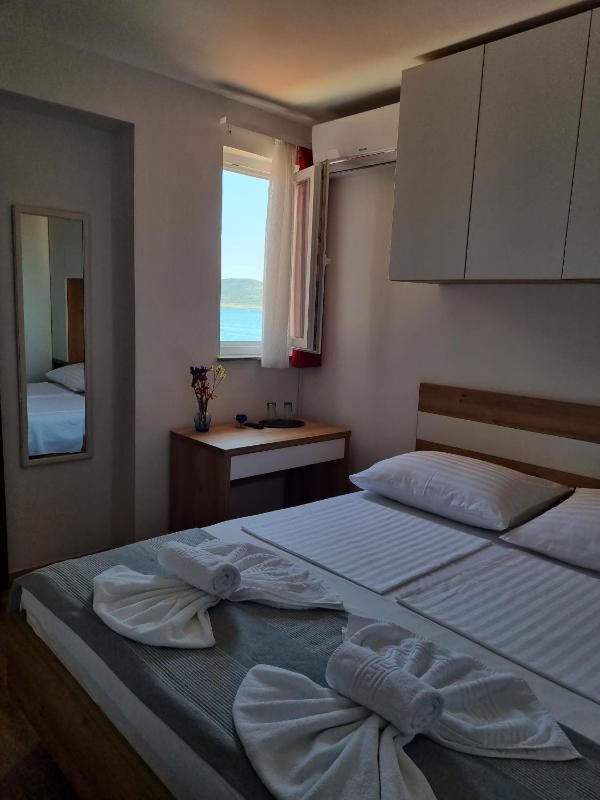 Small Double Room image 3