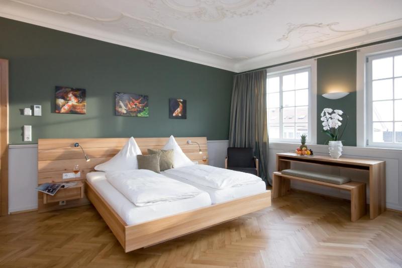 Suite with Lake View image 1