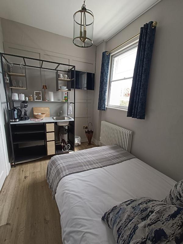 Single Room with Garden View image 3