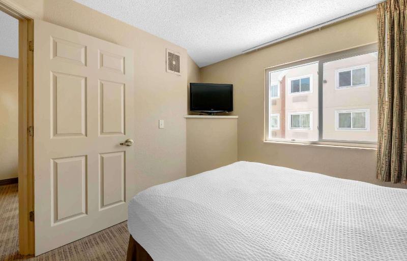 One Bedroom Suite with 1 Queen Bed - Non-Smoking image 3