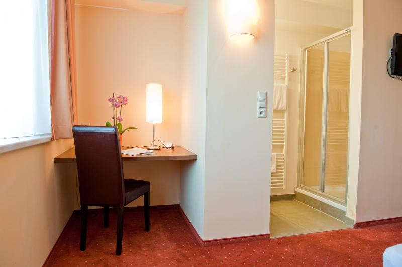 Comfort Triple Room image 4