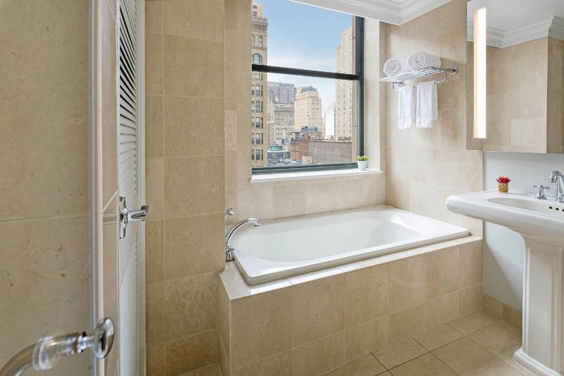 Lower Floor, 1 Bedroom Suite, 1 King image 4