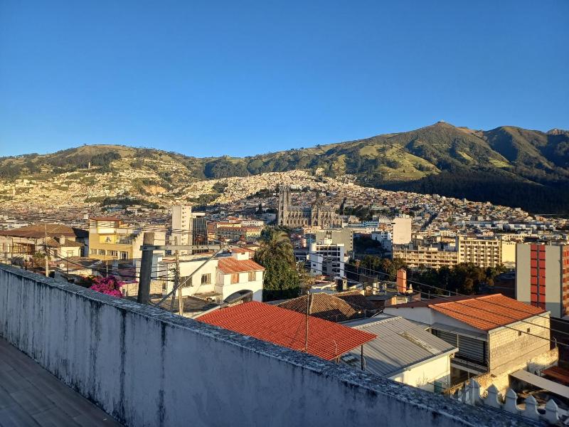 The Quito Guest House with Yellow Balconies for Travellers - image 8