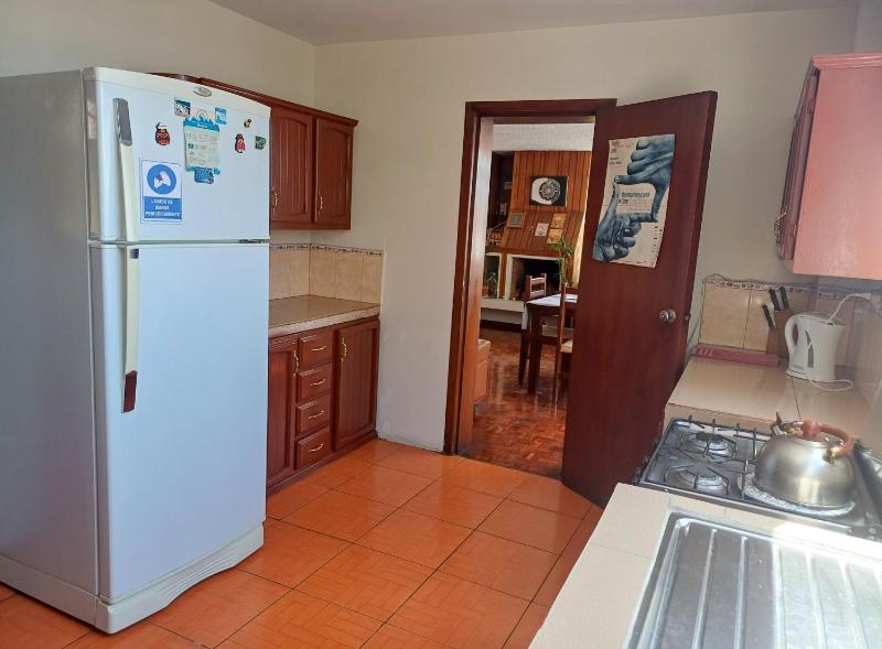 The Quito Guest House with Yellow Balconies for Travellers - image 2