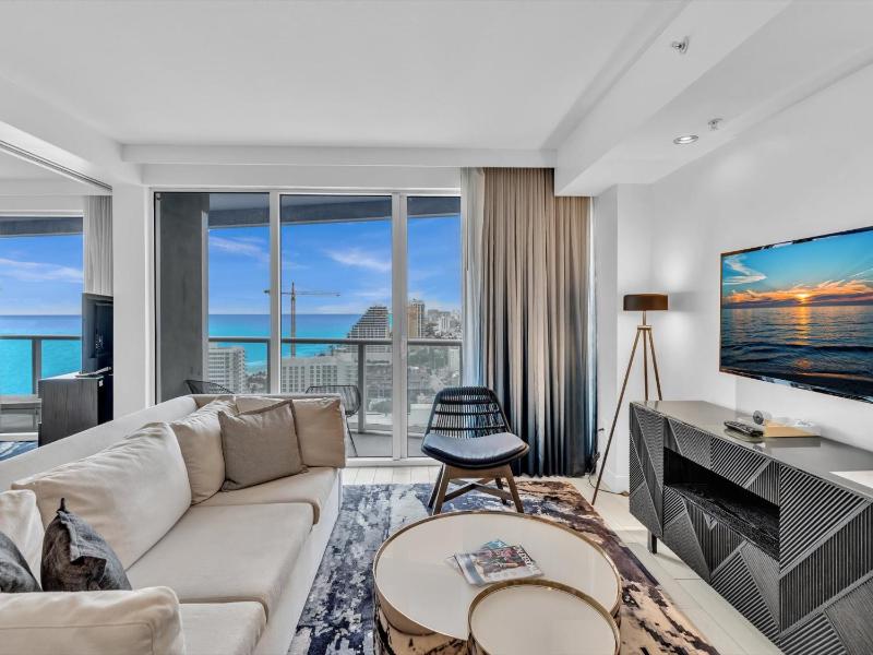 FLL W Residence Penthouse AMAZING birds eye views! - image 15