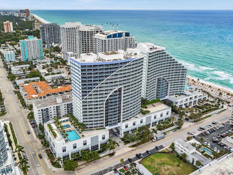FLL W Residence Penthouse AMAZING birds eye views! - image 5