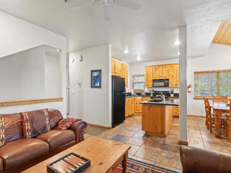 4 Bedroom Townhome 5531 image 4
