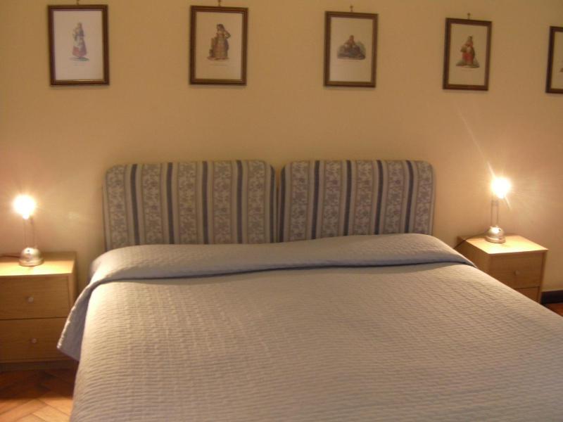 Triple Room with Shared Bathroom image 3