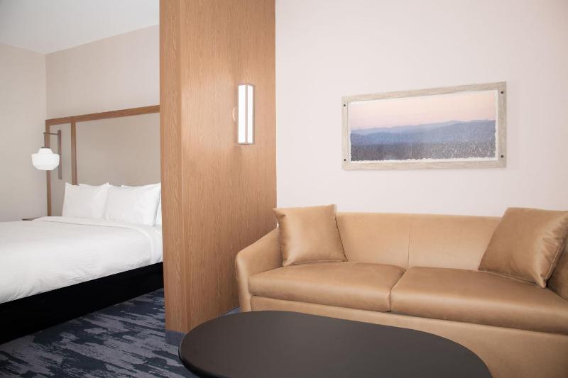 Extended King Suite with Sofa Bed image 4