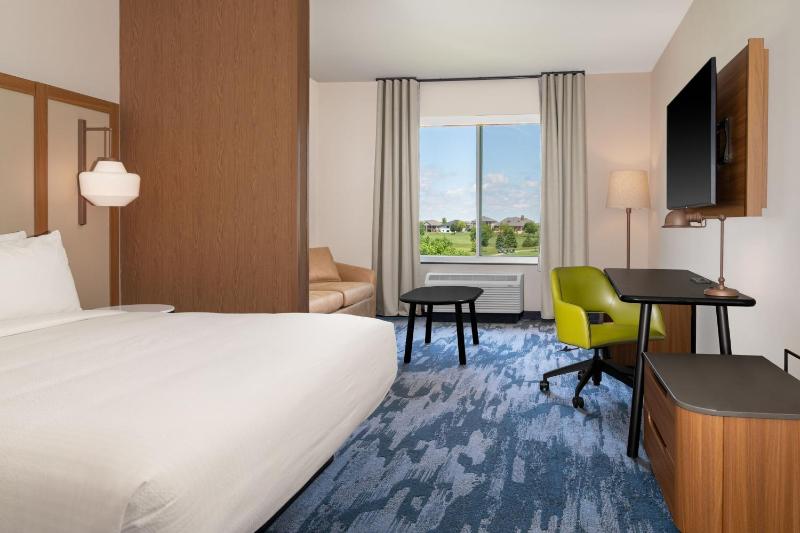 Extended King Suite with Sofa Bed image 1